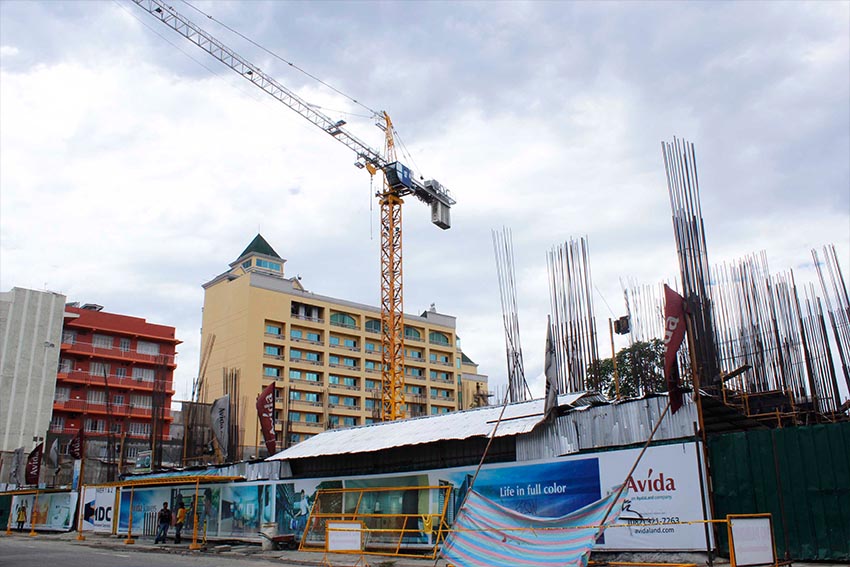 Constructions of high rise building like in C.M. Recto. As early as 2000 C.M. Recto buildings mostly dilapidated, some were abandon, no occupant and has obnoxious smell. Now construction firms from Manila troop to Davao City for the opportunity. (Medel V. Hernani/davaotoday.com)