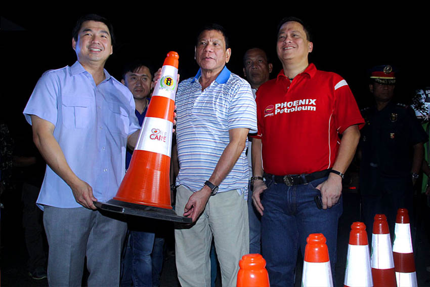 Phoenix gasoline station heads turnover some road safety cones to Davao City Mayor Rody Duterte at the Rizal Park Monday night during the opening ceremony for Pasko Fiesta celebration. (Ace R. Morandante/davaotoday.com)