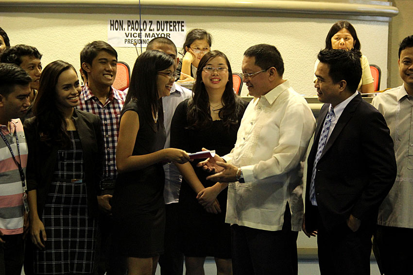 Second year law students from the Ateneo de Davao University submit 10 proposed ordinances on environment to Committee on Environment head Councilor Leo Avila. (Ace R. Morandante/davaotoday.com)