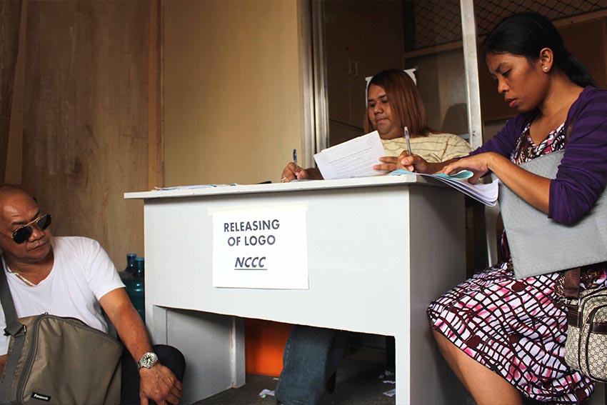 A man at left, before he takes a nap, says, "for five years of renewing business permit I could not remember that I experience easy processing steps". Before, one can easily get a barangay clearance and cedula in Davao City, but now one has to apply for renewal first before assessment. (Medel V. Hernani/davaotoday.com)