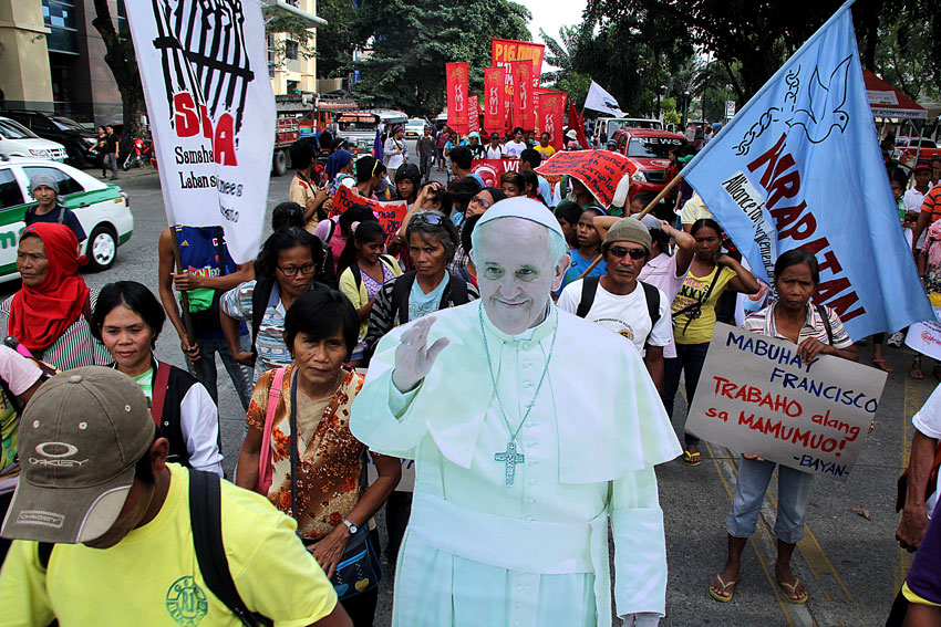 Victims of Typhoon Pablo and other sectoral groups welcomed Pope Francis in a rally to seek the pontiff's support for their call for justice. (Ace R. Morandante/davaotoday.com)