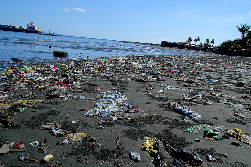 Human garbage litter the shores at the side of Sta. Ana Pier. Every Sunday people stroll along these shores. (Ace R. Morandante/davaotoday.com)