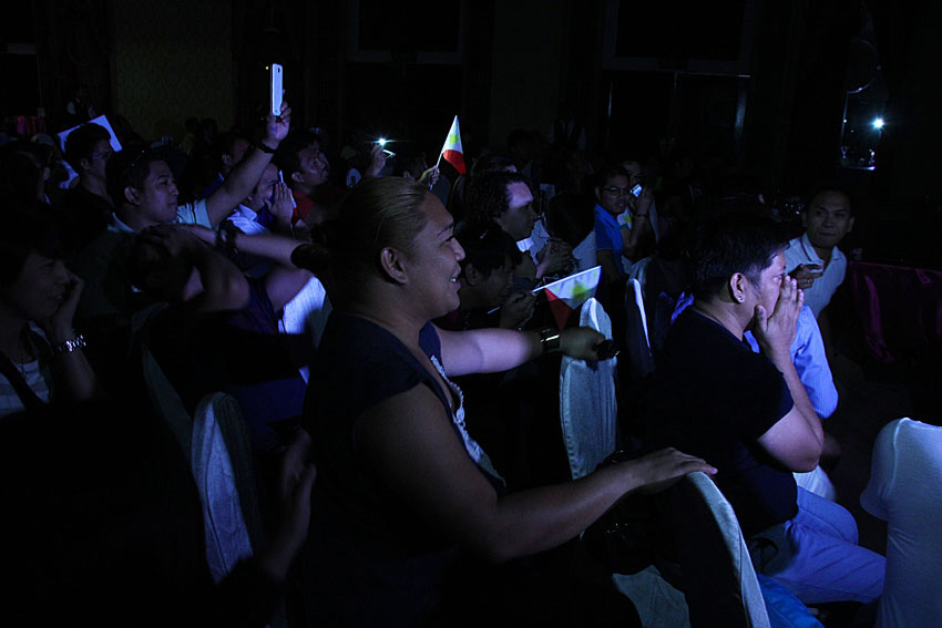 Davaoeños and supporters of MJ Lastimosa watched at a hotel here with excitement and later with disappointment as the Ms. Universe Pinay candidate failed to win the prestigious tilt. (Ace R. Morandante/davaotoday.com)