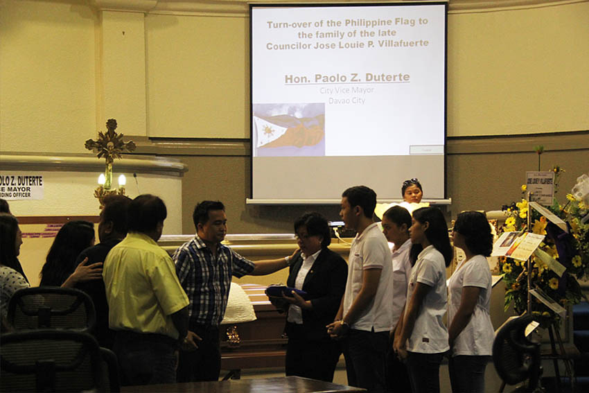 Colleagues turn over the Philippine flag to the family of the late ex-councilor Jose Louie Villafuerte during the necrological program held at the Sangguniang Panlungsod session hall today. (Ace R. Morandante/davaotoday.com)