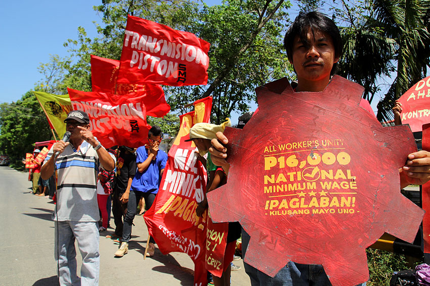 Workers stage a piket rally in front of the regional office of the Department of Labor and Employment region XI to demand a 16,000 pesos wage for all workers. (Ace R. Morandante/davaotoday.com)