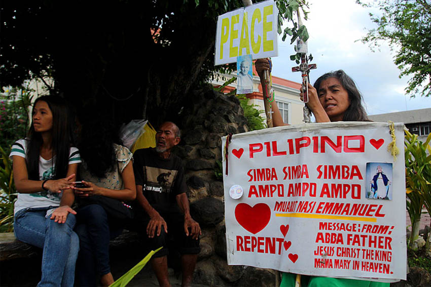 A Christian devotee, who claims herself as the chosen one, prays in front of the City Hall of Davao and calls for peace in our land. (Ace R. Morandante/davaotoday.com)