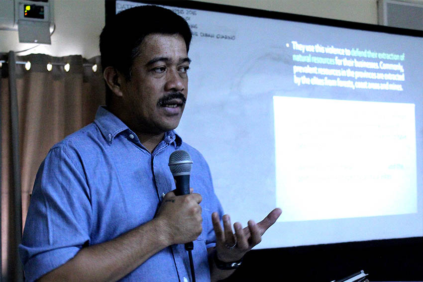 Bayan Muna Partylist Representative Carlos Isagani Zarate discusses warlordism in Mindanao during the assembly of the National Union of Journalists in the Philippines on Sunday. (Medel V. Hernani/davaotoday.com)