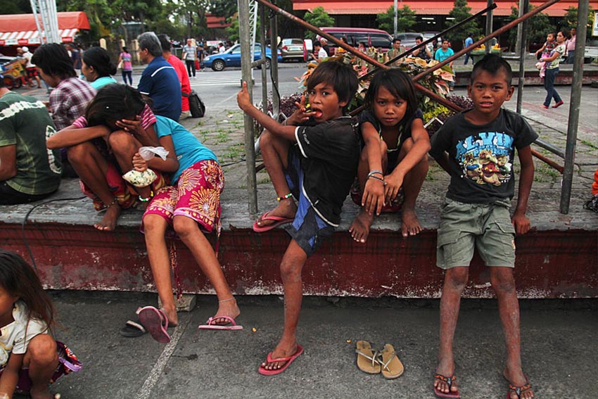 Street kids play and pose for the camera in Davao City. The Department of Social Welfare and Development has declared an Adoption Week in February. (Ace R. Morandante/davaotoday.com)