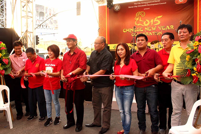 City Administrator Atty. Melchor Quitain 4th from left leads the ribbon cutting ceremony to officially start the celebration of the 2015 Chinese New Year. (Medel V. Hernani/davaotoday.com)