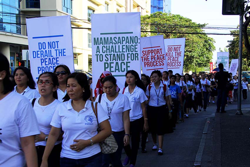 Thousands of teachers and students from private schools in Davao City marched from Roxas Avenue to Rizal Park to call for peace and justice amid the prodding of certain personalities to launch an all out war in Mindanao. (Ace R. Morandante/davaotoday.com)