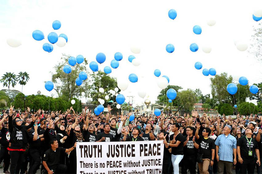 Wearing black shirts on their Monday's flag ceremony, Autonomous Region on Muslim Mindanao officials and workforce call for "truth, justice, and peace" on the Mamasapano encounter. 