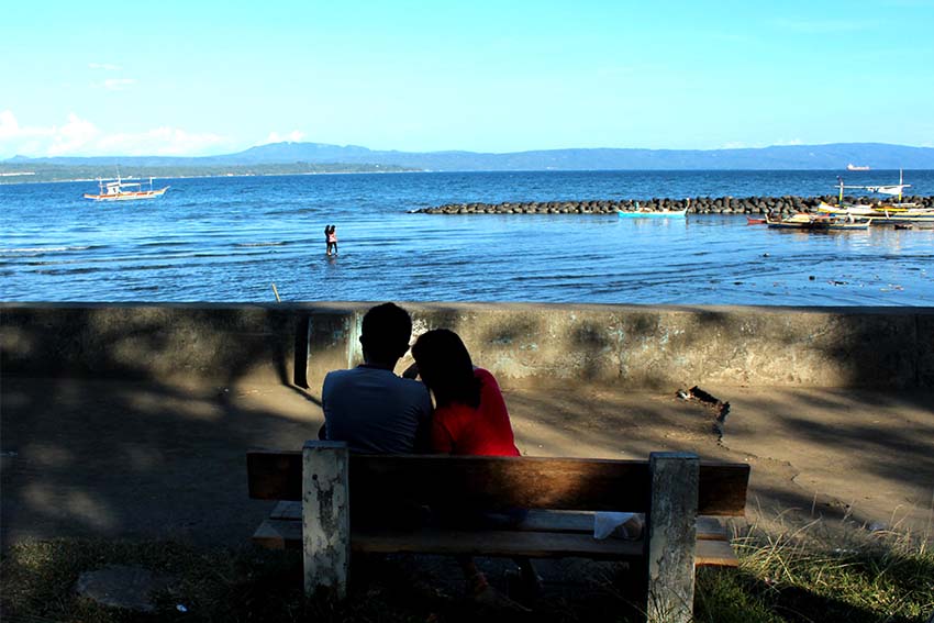 Relationship makes it closer discussing future plans at Magsaysay Park, specially during Valentines day.