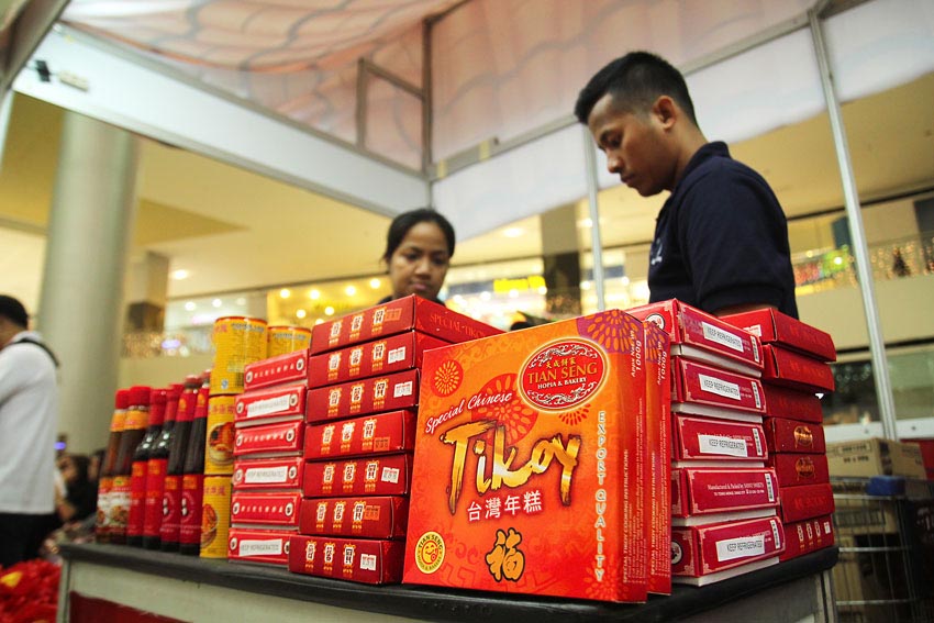 Chinese business sector displays their products in a mall in Ecoland. (Ace R. Morandante/davaotoday.com)