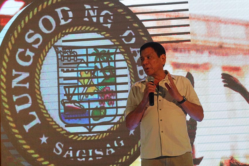 Davao City Mayor Rodrigo Duterte delivers his speech on the 78th Araw ng Dabaw opening held at the Rizal Park on Tuesday. (Ace R.Morandante/davaotoday.com)