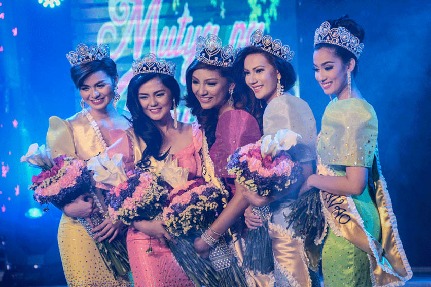 Mutya ng Davao Kris Abegail Guanzon (center) is flanked by (L-R) 4th runner-up and Patnubay ng Davao, Floreimer Soriano; 3rd runner-up and Pag-Asa ng Davao, Minette Macaraeg; 1st runner-up and Diwa ng Davao, Jenefe Simbajon; and 2nd runner-up and Sinag ng Davao, Nisreen Mohammad Khursid. The winners of the Mutya ng Davao were crowned Saturday night at the Davao City Recreation Center. (Contributed by Ken Bandayanon/Camera Club of Davao)