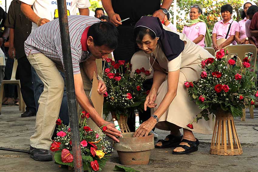 Mayor Rodrigo Duterte offers a candle during the 12th year anniversary of the bombing in the old Davao airport Wednesday. The airport was bombed last March 4, 2003. (Ace R. Morandante/davaotoday.com)
