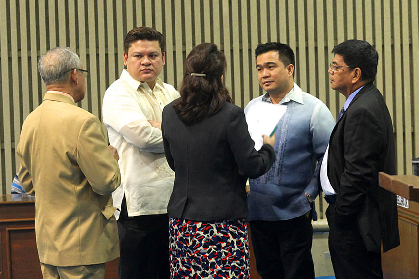Vice Mayor Paolo Duterte takes a 3-minute break to talk about the plan of creating a council resolution for the Department of Education 70-30 guideline on the Palarong Pambansa for Davao foot ball team. According to the guideline, players from teams who won second and third place during DAVRAA will also form part of the Davao team for the Palarong Pambansa. Parents and coaches demand that original teams of Davao will not be changed. (Ace R. Morandante/davaotoday.com)