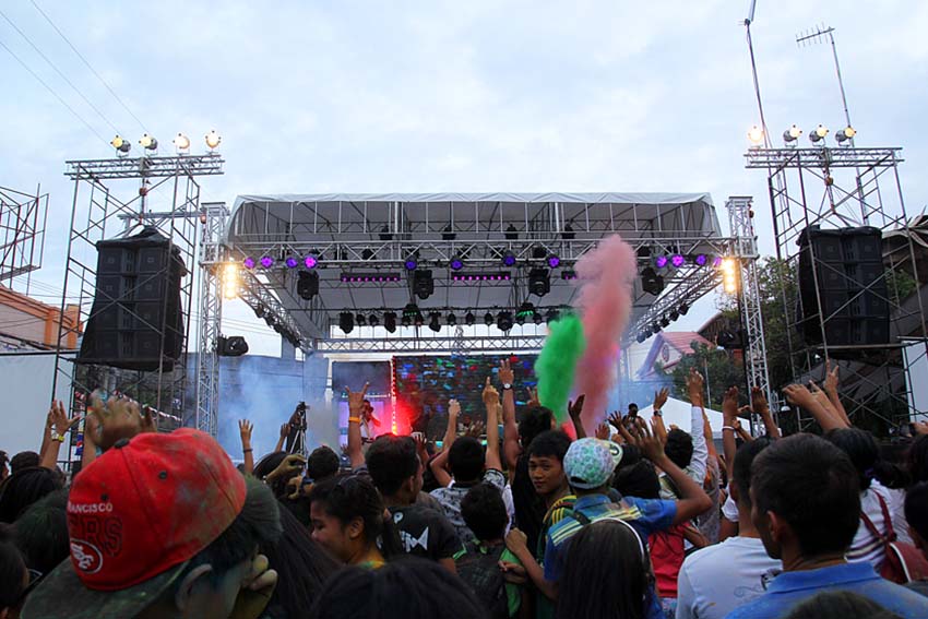 Hundreds of youth join the party along San Pedro street on Friday. The event is part of the activities for the 78th Araw ng Davao. (Ace R. Morandante/davaotoday.com)