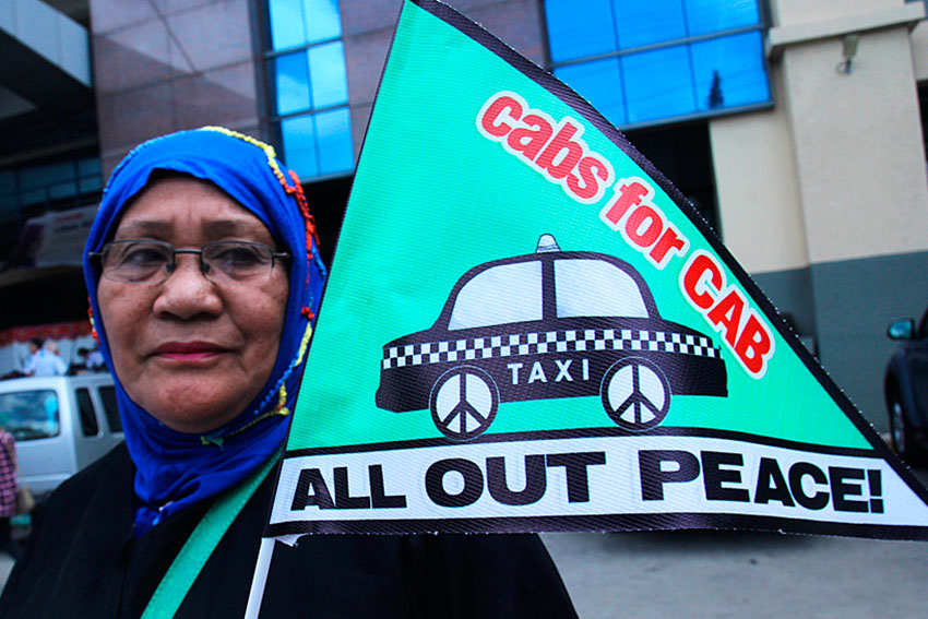 On the first year of the signing of the Comprehensive Agreement on the Bangsamoro between the government and the Moro Islamic Liberation Front, the group, Initiatives for International Dialogue holds a Cabs for CAB peace rally along with the taxi operators in Davao City. (Ace R. Morandante/davaotoday.com)