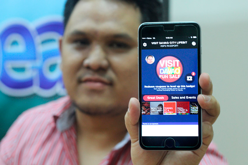     Eric Clark Su of the Twidl Inc. created an application for IOS and Android phones to make it easy and convenient for tourists to find places to visit in Davao. The Department of Tourism Region XI partnered with Su in creating the app. (Ace R. Morandante/davaotoday.com)