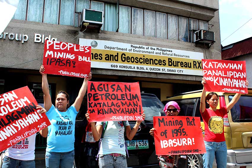 Environmental activists urge President Aquino to scrap the Mining Act of 1995. They are also pushing for the passage of the Peoples Mining Bill already filed in Congress.