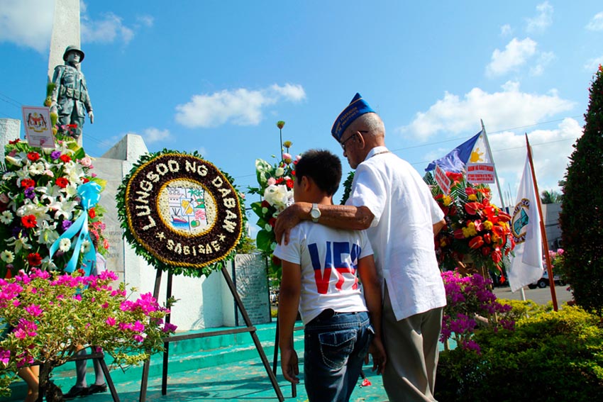 World War 2 veteran Florentino B. Babila, 90 years old, is escorted by his great grandson, Ron Babila Salban at the Veteran's Memorial Circle in Freedom Park during the Araw ng Kagitingan celebration. (Ace R. Morandante/davaotoday.com)