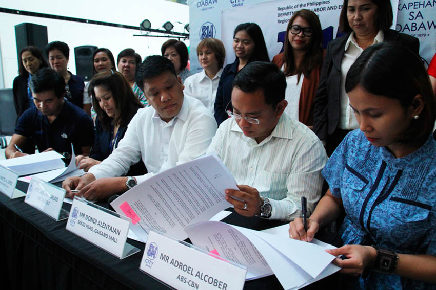 The Department of Labor and Employment Region XI along with Gaisano Mall, SM Mall managers and two television outfits sign a joint agreement for the upcoming May 1 jobs fair. (Ace R. Morandante/davaotoday.com)