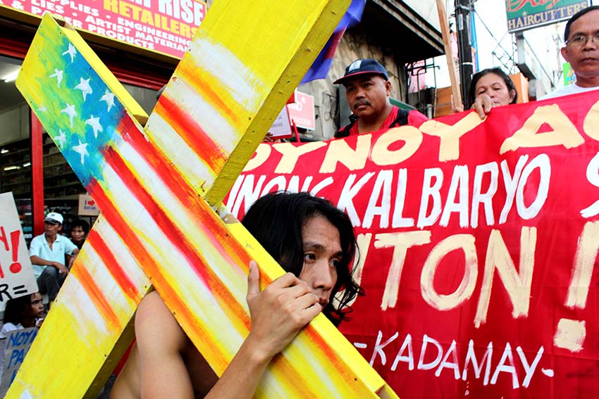 Militant Kilusang Mayo Uno (KMU) leads the workers on the sixth station of the cross along Bolton street beside San Pedro Cathedral on Wednesday as progressive groups held their annual Kalbaryo sa Kabus, an annual practice of depicting the people's experience of poverty as likened to the struggle of Jesus Christ. The workers demand for a national minimum wage increase of 16,000 pesos. (Medel V. Hernani/davaotoday.com)