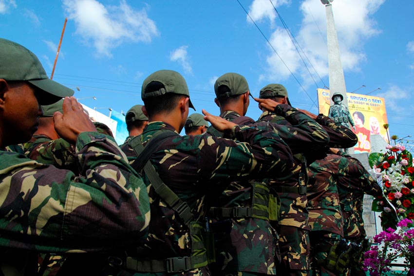 Members of Task Force Davao salute the veterans during the city government's commemoration of Araw ng Kagitingan (Day of Valor) on Thursday held at the Veterans Memorial Circle. (Ace R. Morandante/davaotoday.com)