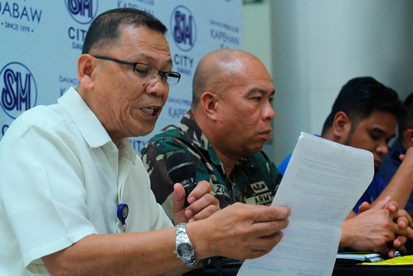 Emilio Cajes, Chief Investigator of Commission on Human Rights Region XI reads the latest 6-point guidelines banning military encampment of schools and universities. Beside him is Lt. Norman Zuniega of the 10th Infantry Division of the armed forces. (Ace R Morandante/davaotoday.com)