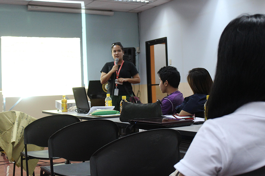 Radio reporter Maymay Benedicto, of ABS-CBN's DXAB, cites the relation of the media to the spike in the number of teenage pregnancy during the population workshop at the Davao City Hall on Wednesday. Benedicto said sex has become a tool for entertainment than for education to lure more listeners through the use of double meaning lyrics of songs and radio drama punch lines. (Medel V. Hernani/davaotoday.com)