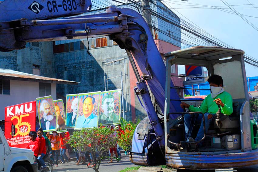 A construction worker still digging the road for construction along Quezon, Boulivard amidst the labor day celebratiion. (Ace R. Morandante/davaotoday.com)