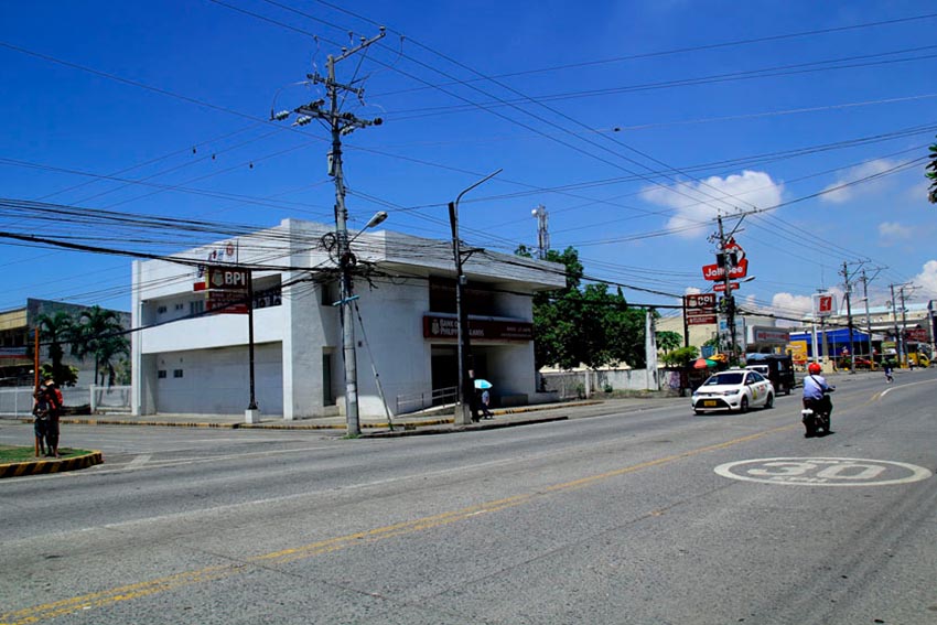 Everytime Manny Pacquiao fights, all roads in Davao City are clear from traffic  just like this scene along an intersection in JP Laurel Ave, Davao City. (Ace R. Morandante/davaotoday.com)