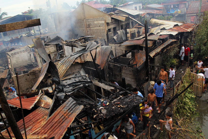 Seven houses are consumed by the fire around 11:00 am on Friday at Purok 5, Barangay 40-D Bolton Extension, Davao City. Firefighters of Central 911 estimated the damage at P1.5 million. (Ace R Morandante/davaotoday.com)