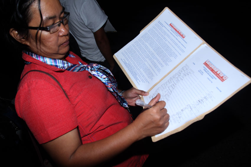 High school teacher Pilar Barredo signs a petition asking for the suspension of the K to 12 program during a protest action held here on Monday. (Ace R. Morandante/davaotoday.com)