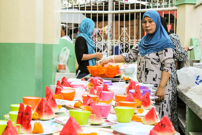 After a whole day of fasting, at around quarter to six in the evening the whole community partakes of the evening meal or iftar. 