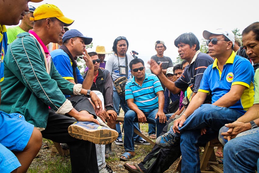 Baranggay officials act as mediators beween CFA and Agpet to try and come up with terms for negotiation.