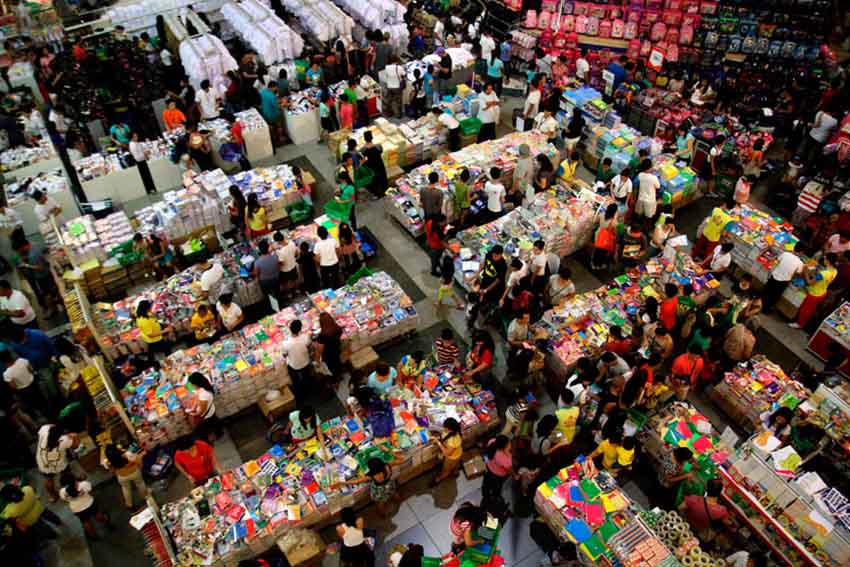 Parents rush buying school supplies for their students during the school opening on Monday morning. (Ace R. Morandante/davaotoday.com)