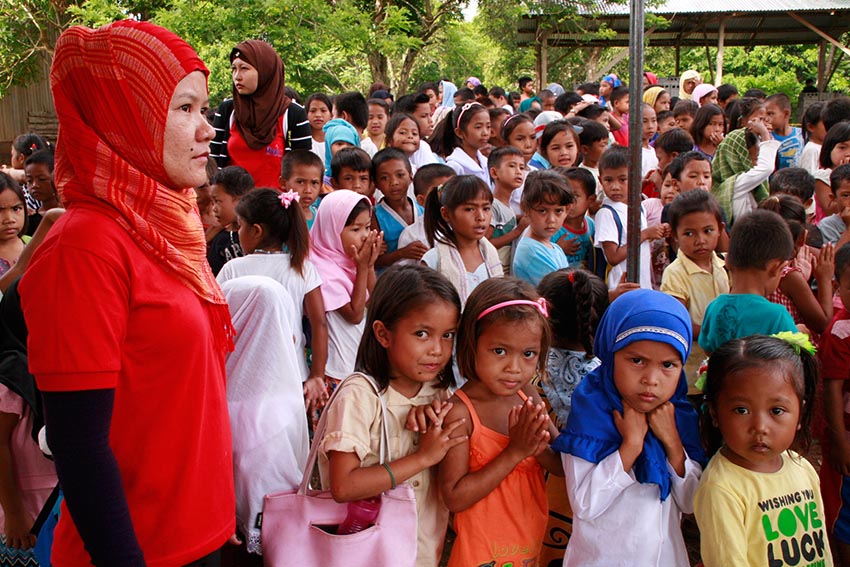 Marabiya Datukan (left) and Arbaya Langalan (right), volunteer teachers of Sibuto Elementary School asserted their wishes for peace to reign for unhampered education of school children. (Alexander D. Lopez)