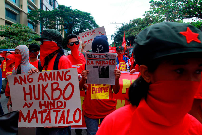 YOUTH. Members of the underground revolutionary youth organization Kabataang Makabayan join the funeral march of New People's Army commander Leoncio Pitao, alias Ka Parago on Thursday. The group also calls for the resumption of peace talks between the government and the National Democratic Front.(Ace R. Morandante/davaotoday.com)