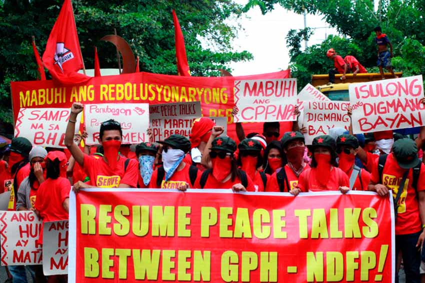 YOUTH. Members of the underground revolutionary youth organization Kabataang Makabayan join the funeral march of New People's Army commander Leoncio Pitao, alias Ka Parago on Thursday. The group also calls for the resumption of peace talks between the government and the National Democratic Front.(Ace R. Morandante/davaotoday.com)