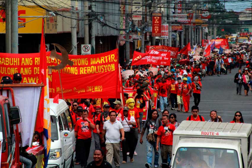 THOUSANDS. Around 10,000 people march along San Pedro Street, Davao City towards Davao City Memorial Park where Kumander Parago is cremated on Friday noon. (Ace R. Morandante/davaotoday.com)