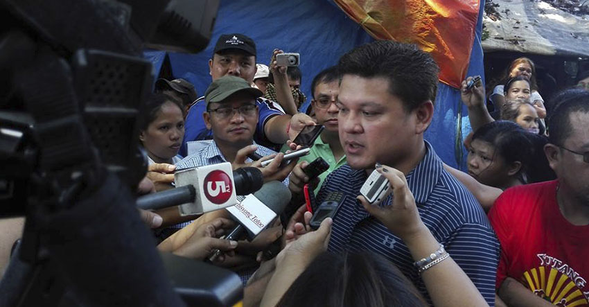 Davao City Vice-Mayor Paolo Duterte said he and Mayor Rodrigo Duterte have been monitoring the situation and have sent buses for those who want to go home but said no one should be forced if they do not want to. VM Duterte asked for the City's 911 to render medical aid tho those who need it. (John Rizle L. Saligumba/davaotoday.com)