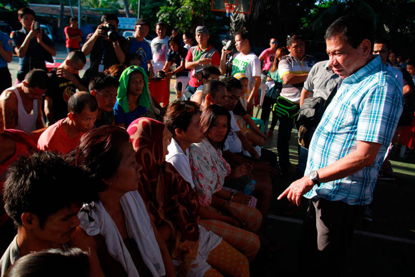 Mayor Rodrigo Duterte encourages the 39 suspects arrested during the simultaneous drug raids by the Davao City Police on Wednesday to go into rehabilitation.(Ace R. Morandante/davaotoday.com)