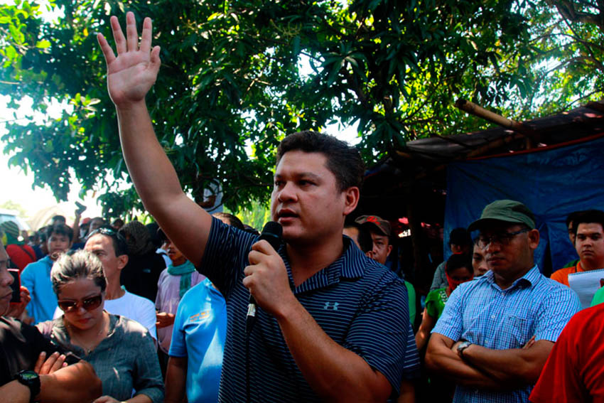 Vice Mayor Paolo Duterte intervenes during the tension between the Davao City Police Office, the Alamara government militia and the indigenous peoples who evacuated in Haran compound of the UCCP church on Thursday.(Ace R. Morandante/davaotoday.com)