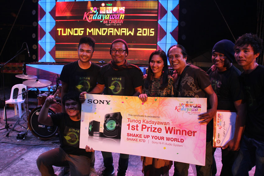 The Sinag band, who hails from Butuan City, wins the grand prize of P65,000 and a P20,000-worth of Sony X7D Audio System during the Tunog Mindanaw 2015 held at the San Pedro square in Davao City. (Ace R. Morandante/davaotoday.com)