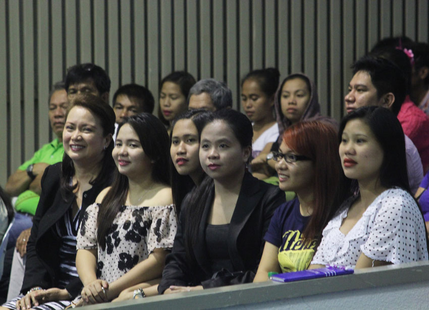 First district councilor Mabel Sunga-Acosta poses with the five topnotchers of the Social Work board examination during their visit to the Sangguniang Panglungsod regular session Tuesday. 1,817 passed out of 2,654 examinees. (Ace R. Morandante/davaotoday.com)