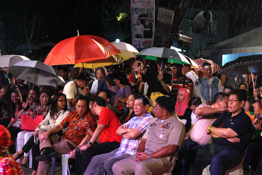 Davao City Mayor Rodrigo Duterte along with Davao City councilors and Kadayawan Executive Committee co-chair Ruben Bangayan (fourth from right) observe the Kadayawan opening ceremonies as rain starts to fall. (Ace R. Morandante/davaotoday.com)
