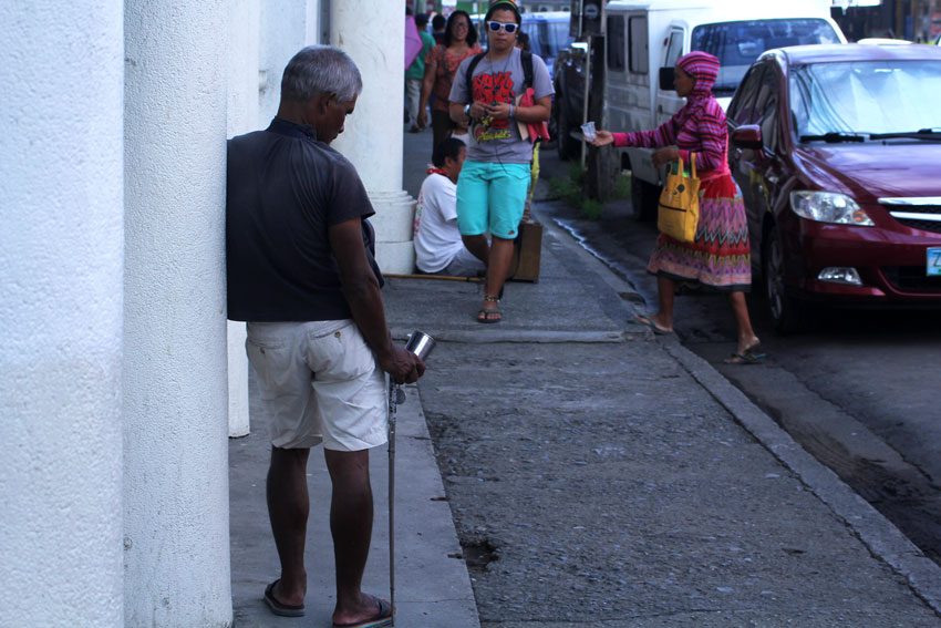 Amid the development in City, beggars came from Davao City can be seen in Bolton street begging penny for their daily needs. (Ace R. Morandante/davaotoday.com)