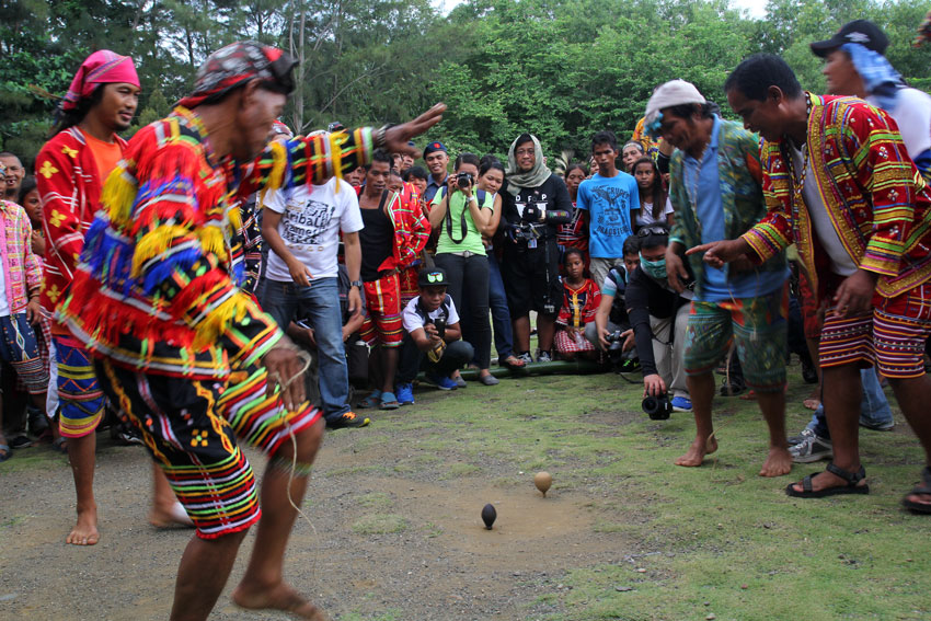 KAKASING. Similar to a top, a kakasing uses a wood top and rope.  